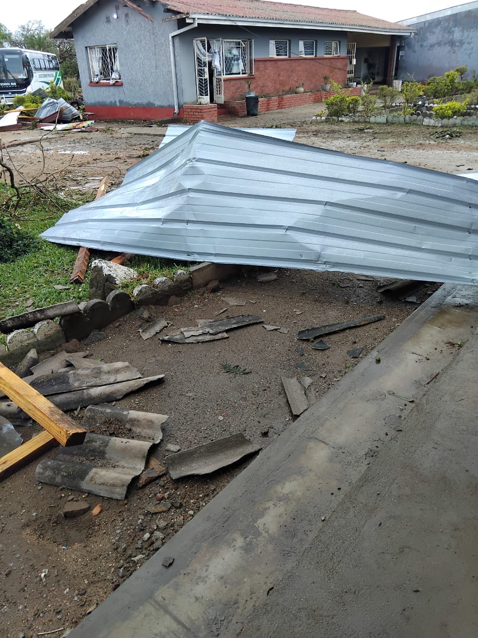 Hagelsturm hat großen Schaden in Masvingo Town angerichtet/ Hailstorm has caused great damage in Masvingo Town